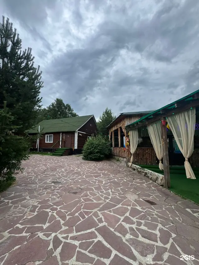 Дорожка вдоль веранды